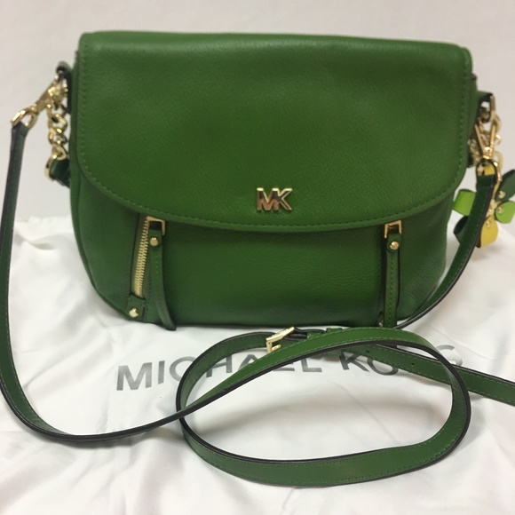 michael michael kors bedford legacy medium pebbled leather shoulder bolsa